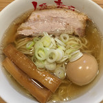 人類みな麺類 - MACRO 普通盛+煮玉子 チャーシュー太 メンマ太
      煮玉子も50円だからつけるべき