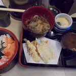 廻鮮 わくわく - 海鮮丼セット897円(ランチ)