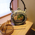 祇園 鮨 忠保 - エントランスの設え