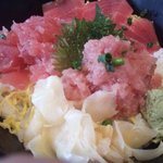 Uoya Aramasa - マグロづくし丼のアップ