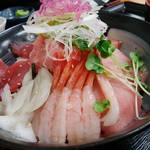 みなと市場 小松鮪専門店 - 「海鮮みんな丼」