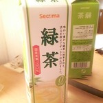 Seiko Matominami Hachijou - 緑茶1リットル100円 ミルクチョコレートバー90円