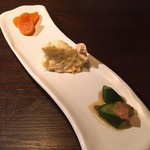 あげづき - 定食(+370円)に付くお新香、ポテトサラダ、きゅうり