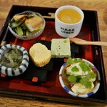 ビストロ割烹 YAOYA - 先附八寸