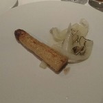 ル　ピニョン - ホワイトアスパラのムニエルとホワイトアスパラのパスタ仕立て サマートリュフと一緒に