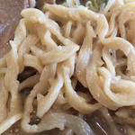 野郎ラーメン - 平打ち麺アップ