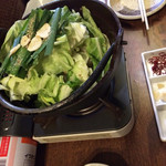 うま馬 - もつ鍋醤油味(一人前)1100円