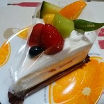 シャトレーゼ - メロンとフルーツのプレミアムショートケーキ