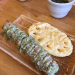 手打ちうどん こげら - 本場香川と同サイズの巨大竹輪天とレンコン天