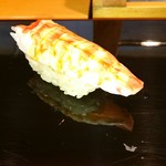小判寿司 - 車海老。赤酢のシャリも美味しい。