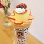 クレープリー チロル - チロルのプリンアラモード フレッシュベリー(950円)