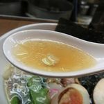 中華そば ふく山 - スープは淡麗ながら奥深い味わい