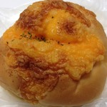 ベーカーシェフ - チーズのパン　１００円。