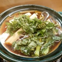 赤坂 菊乃井 - 牛肉花山椒鍋　筍　粟麩　厚揚げ　蕨　山独活　菜種
