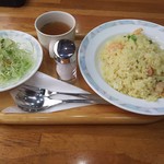 ラジャコート - Bランチ（この日は、ムキエビとウィンナーのカレーピラフ）