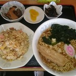 やすらぎ - 半チャーハン定食