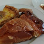 カフェ・ド・シナモニ - アップルパイとキッシュ