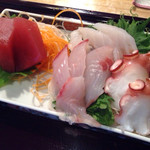 旬菜・旬魚 なかむら - 刺身盛り4点。厚切りで食べ応えあり。