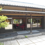 芦屋釜の里 - 門をくぐって左手のお茶処