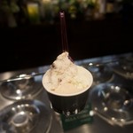 ジェラテリア アクオリーナ - パルミジャーノ&バジリコ クロッカンテ・トターレグ アラーキディの3種盛り（630円）