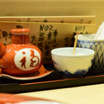 てんぷら 深町 - カウンターより。お塩の補充ができます