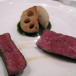 クッチーナ イタリアーナ ガッルーラ - メイン【黒毛和牛のクリとイチボ、菊菜のソース】