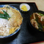 北乃 - カツ丼（赤出汁と漬物が付きます）