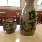 北乃 - 熱燗（徳利とお猪口は蓬莱泉ですけど中身は松竹梅です。）