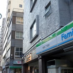 蒼凛 - 道順③横断歩道を渡り八王子方向ファミマの先の角を右折