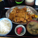 キッチンあべ - とりかつ（小ライス，みそ汁，漬物）