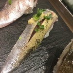 梅丘寿司の美登利 - 黄色いところは脂です