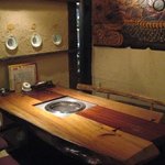 焼肉　大門 - 異国情緒の溢れるテーブル席