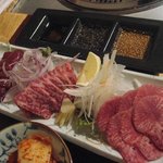 焼肉　大門 - 刺身の盛り合わせ　１６００円