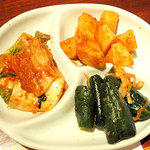 焼肉　大門 - キムチ盛合せ　６３０円