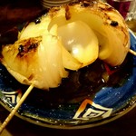 こめるや - 玉ねぎ串、実食中