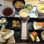 和食鍋処 すし半 - 湯葉丼京風おばんざい膳（1834円）