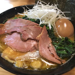 横横家 - チャーシューメン 
             味玉 青菜 白髪ねぎ