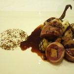 レストラン　シュバル ブラン - フランス産鳩とフォアグラの包み焼き