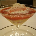 レストラン　シュバル ブラン - 何層にもなった苺ミルクみたいなデザート