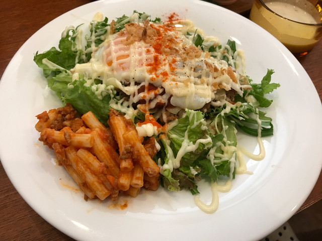 CAFE＋POM（カフェプラスポム）- 酒田の隠れ家バーでくつろぎのひとときを