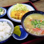 だるま食堂 - 玉子焼き定食650円，豚汁に変更！