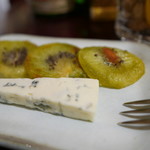 ロックフィッシュ - 焼きキウイとブルーチーズ