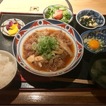 うらら - 牛肉豆腐すき煮定食 950円