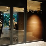 キャトルラパン - お店入口は2階