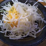 やき鳥三太郎 - 焼鳥の千切りキャベツ(2017年5月5日撮影)