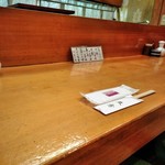 天秀 - [内観] 店内 カウンター席 ②