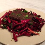 CINA New Modern Chinese - 四川ROCKステーキ（ザブトン）切り分け前