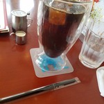 エコマーノカフェ - アイスコーヒー（このグラスは、飲み物の温度をキープしてくれるそうです）