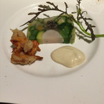 マッシュルーム - アミューズ:春野菜とホタテのテリーヌ トキイロヒラタケのフリチュール添え 梅の実を使ったマヨネーズソース
