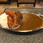 アメリカン - カツカレー大盛850円（税込）　※角度を変えて